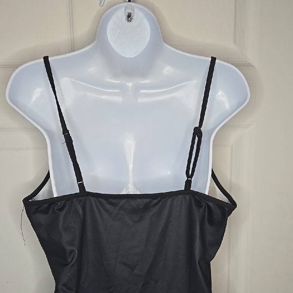 Black Sleeveless Graphic Camisole - Picture 3 of 4